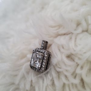 Cubic zirconia pendant